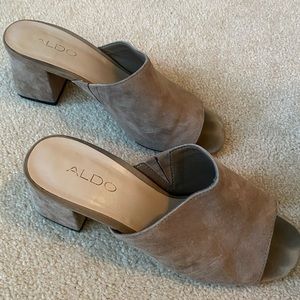 Stunning Women's Aldo Suede Slide Block Heels 7.5